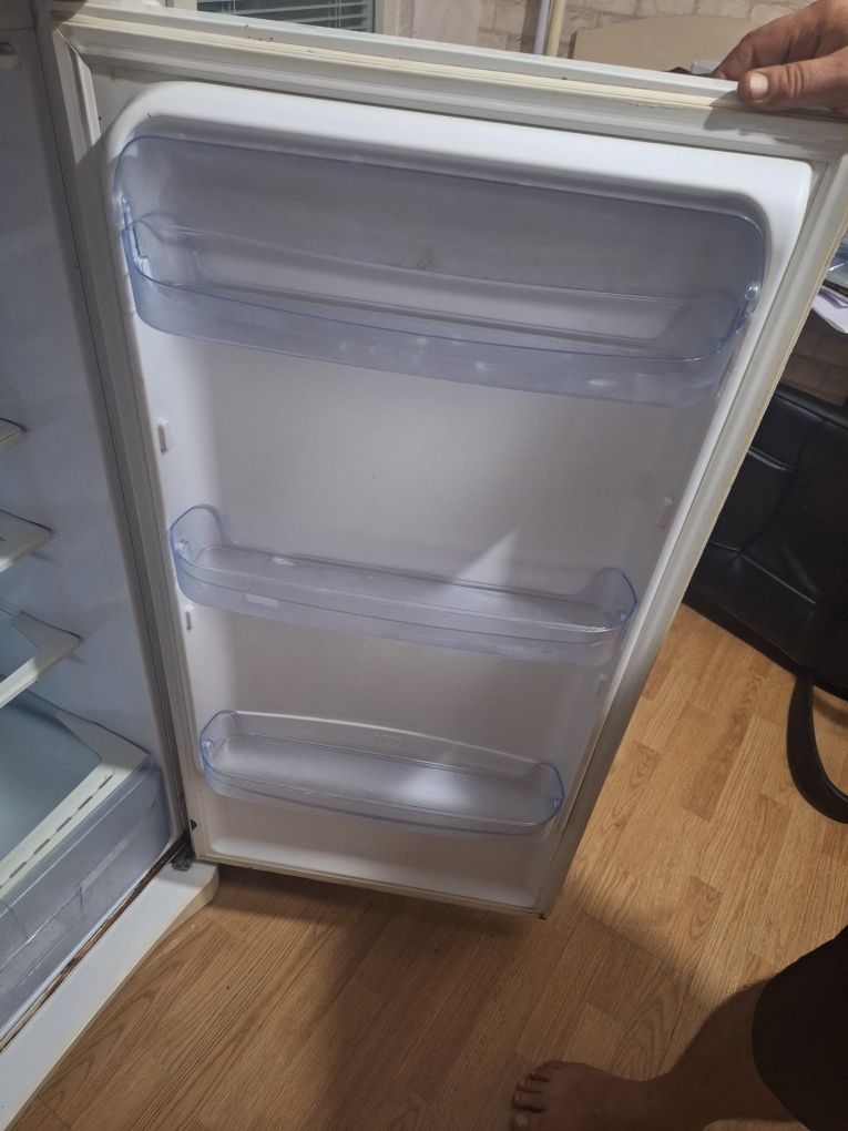 Хладилник с фризер Indesit
