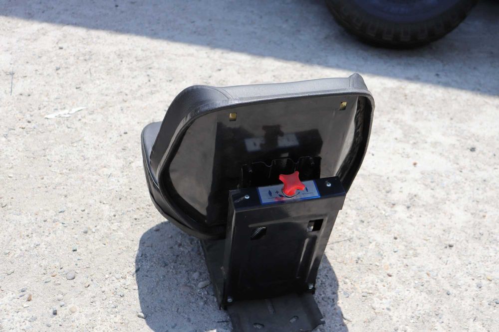 Scaun Tractor Fiat Nou cu garantie cu amortizor si Reglaj Fata spate