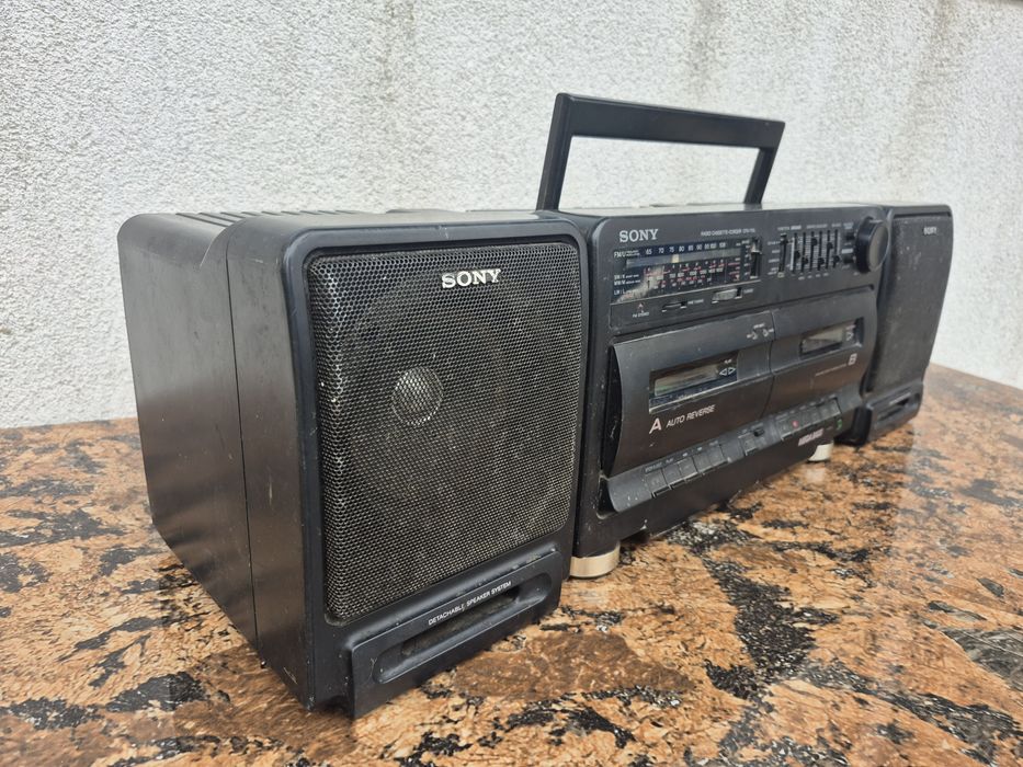 Radio Casetofon marca Sony model CFS 710L-functional

- Radio a fost p