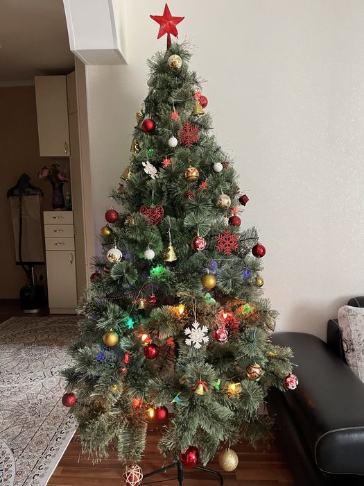 Продам ёлку 2,1 м