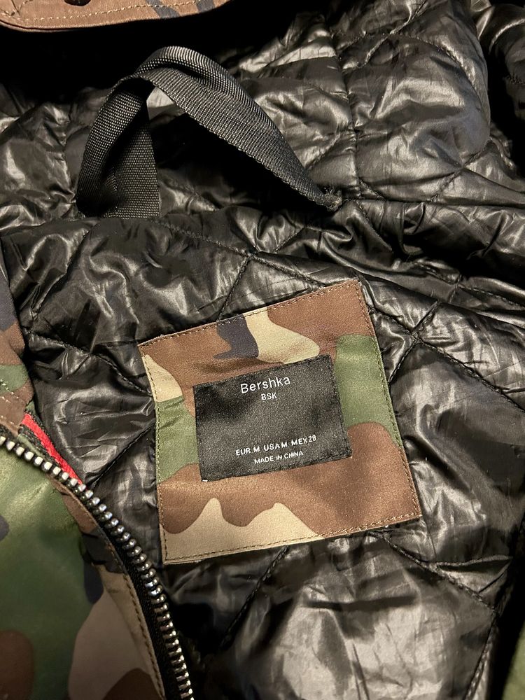 Дамско яке Bershka,камуфлажно ,актуално