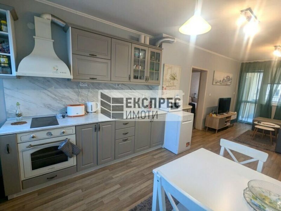 Дава се под наем Тристаен апартамент в Варна, Окръжна болница - 85 кв.м за 700 € - Снимка #2