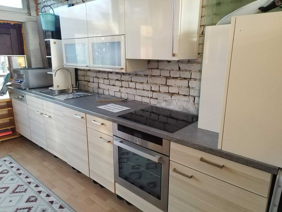 Кухня с електроуреди