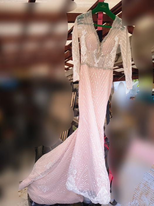 Rochie cu trenă crem