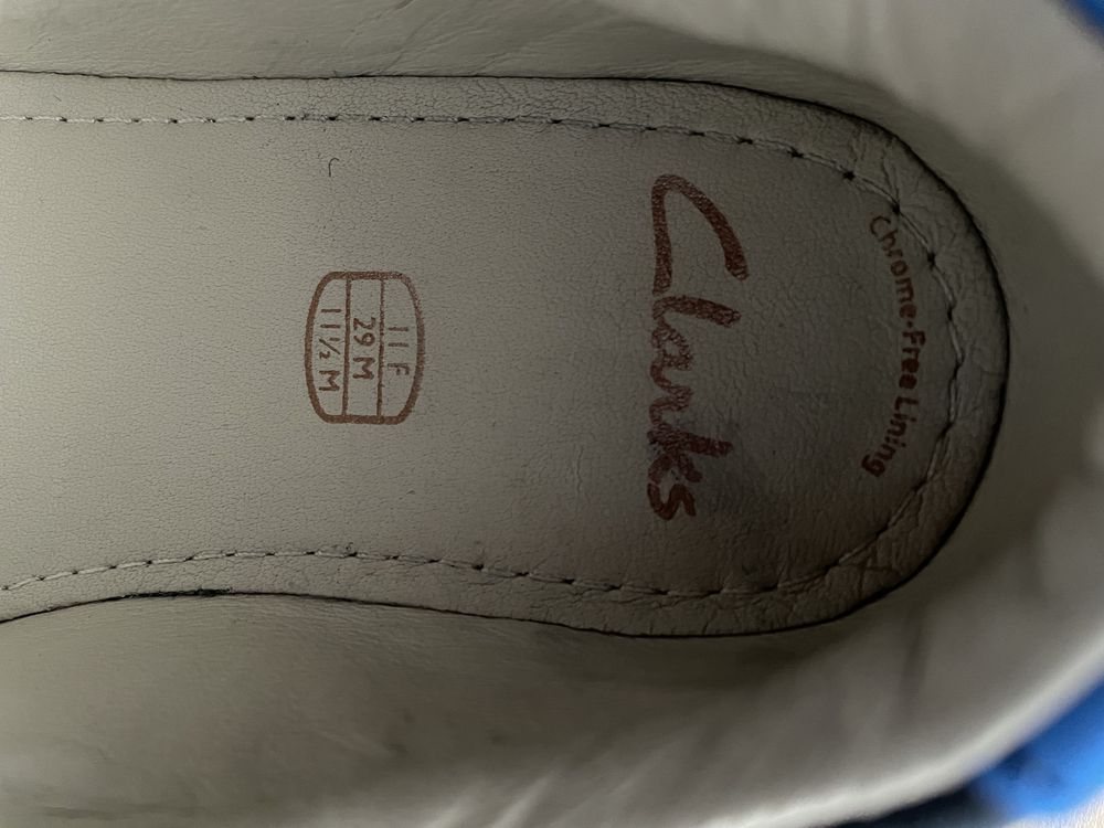 Adidași Clarks din piele noi ! Mărimea 29 cu 17,5 cm interior