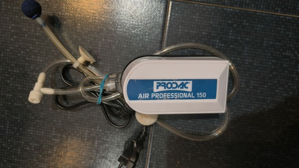 Vând acvariu capacitate 40 litri