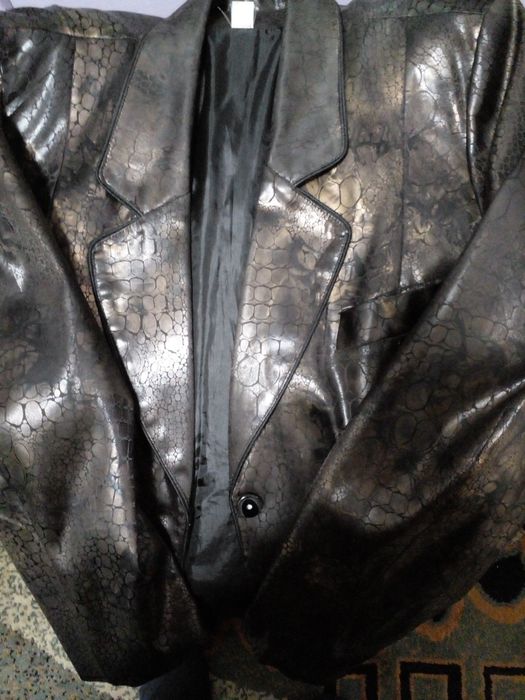 Пиджак женский большого размера.