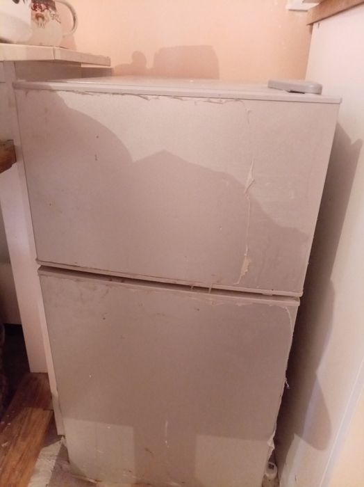 Продам рабочий мини холодильник