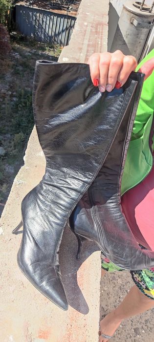 Дамски кожени ботуши с ток