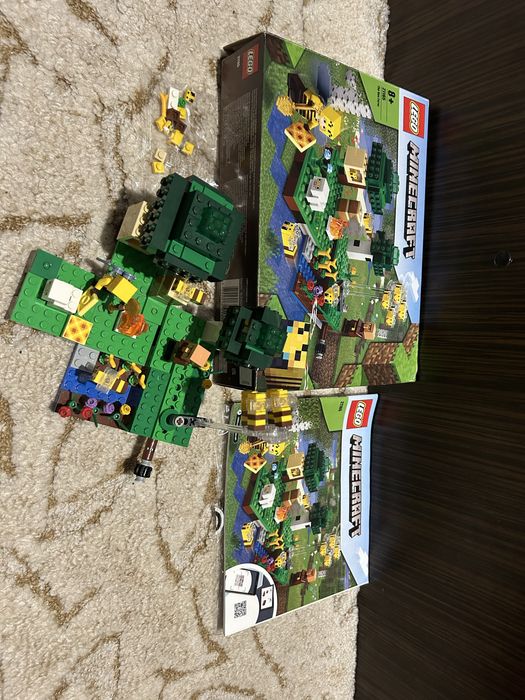 LEGO Minecraft - Ferma albinelor 21165, 238 piese