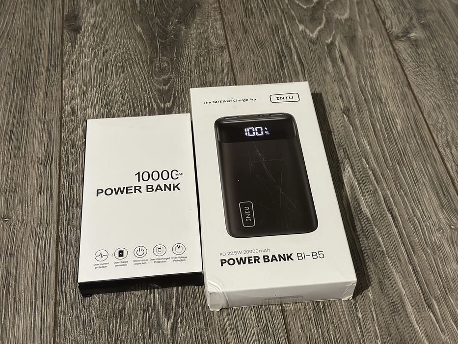 Powerbank-uri noi, sigilate / baterii externe cu incarcare solara