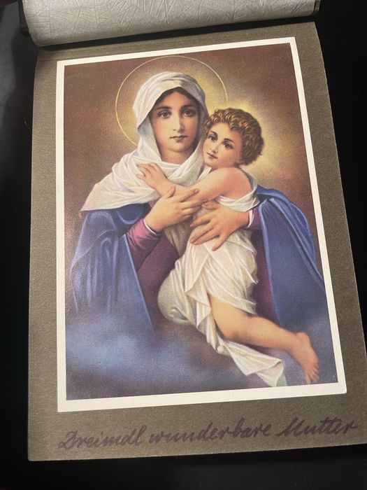 Album Sfânta Maria, carton și piele