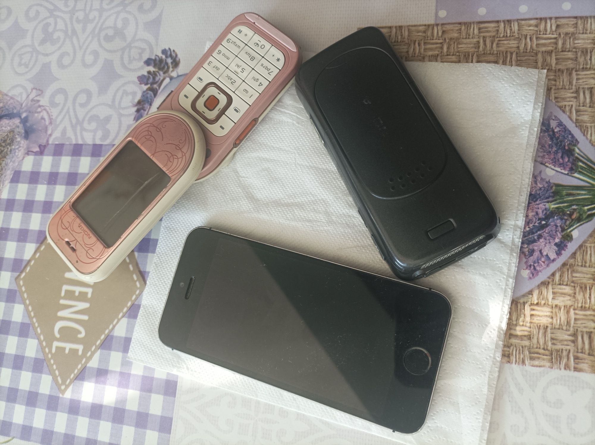 Лот от три телефона Iphone SE,Nokia 7373 ,Nokia N73