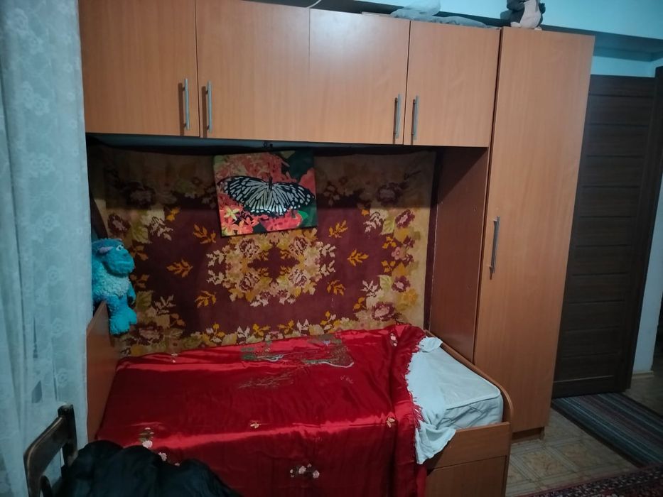 Продам детский уголок в отличном состоянии очень мягкий матрас