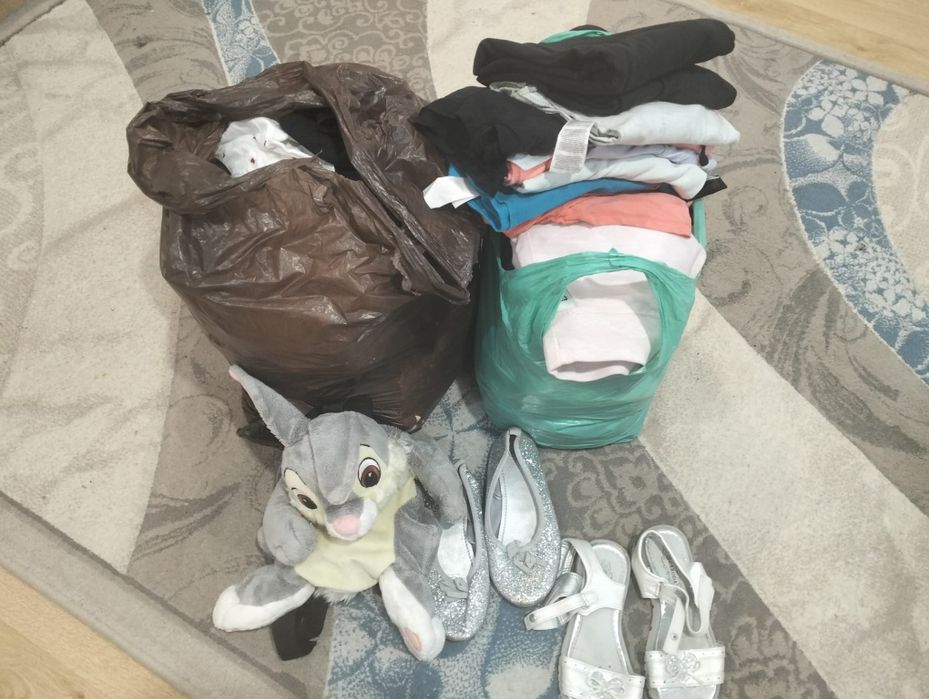 Lot haine și încălțăminte copii + jucărie pluș