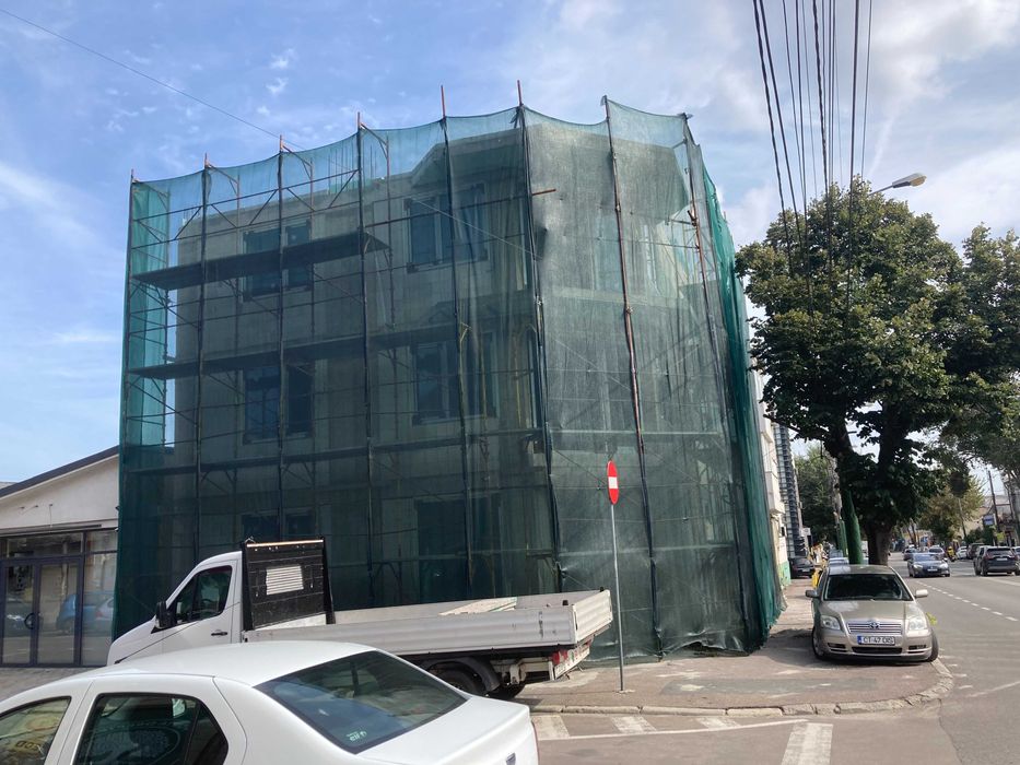 Schelă metalică de închiriat cu montaj autorizat la cerere