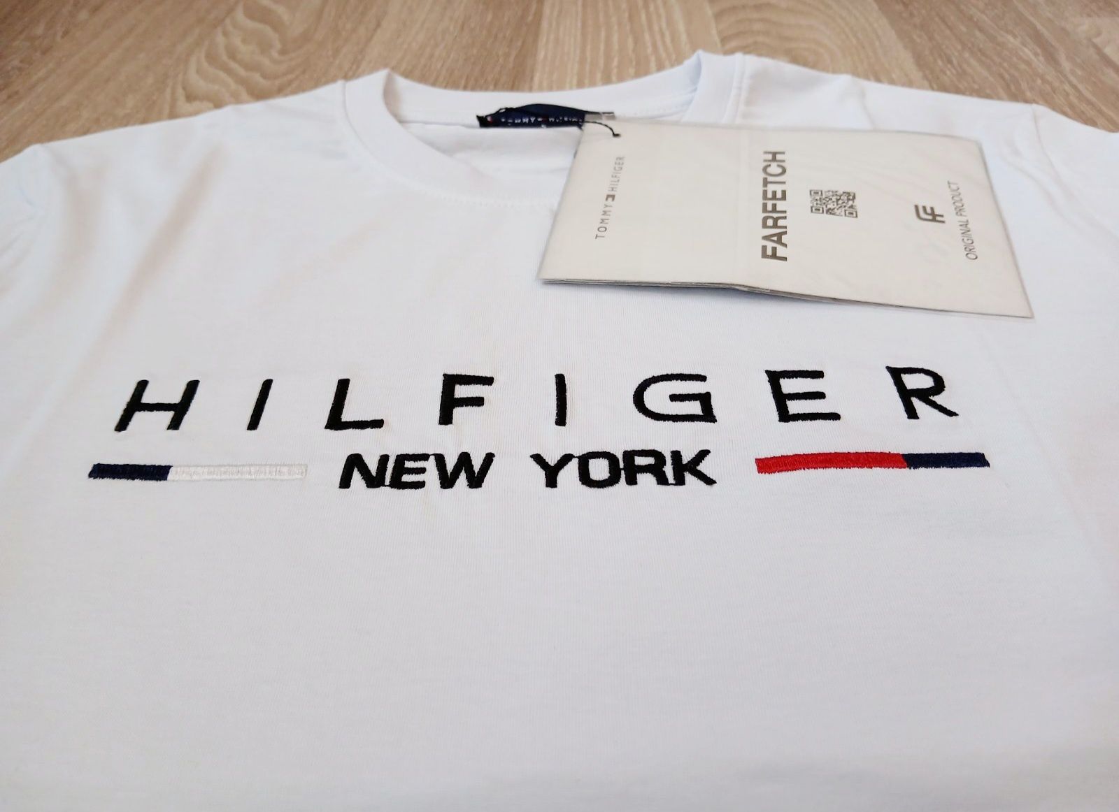 Tommy Hilfiger тениски в бял вариант - ТОП модел за сезона ! ! !