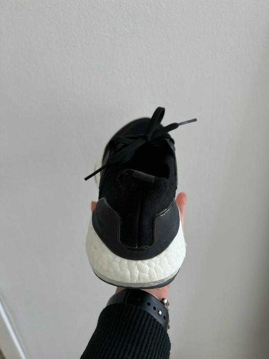 Adidas ULTRABOOST 22 W- negru si alb