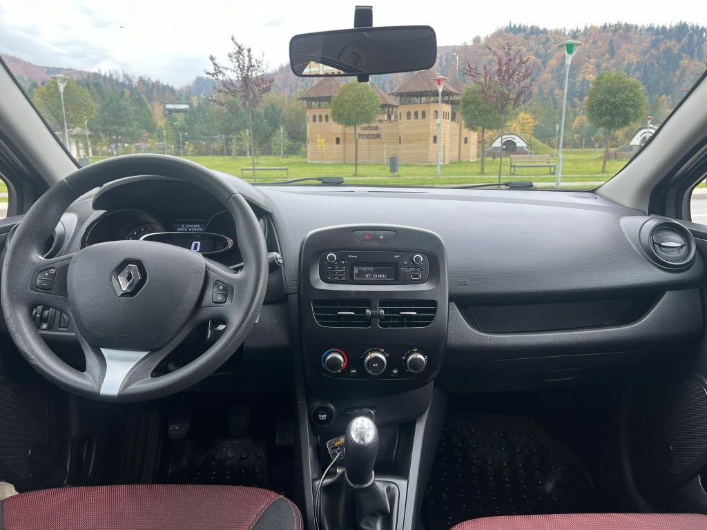 Renault clio 55.000 km.carte service. 2017 fab