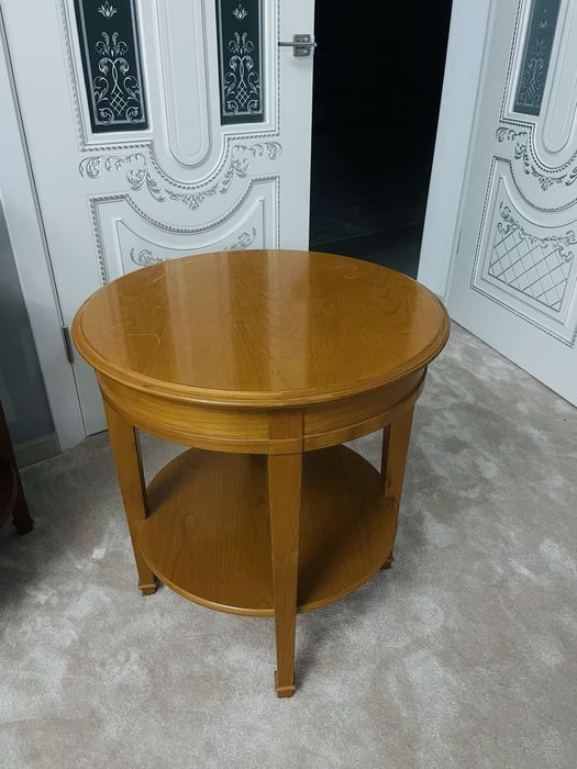 Продается круглый стол срочно