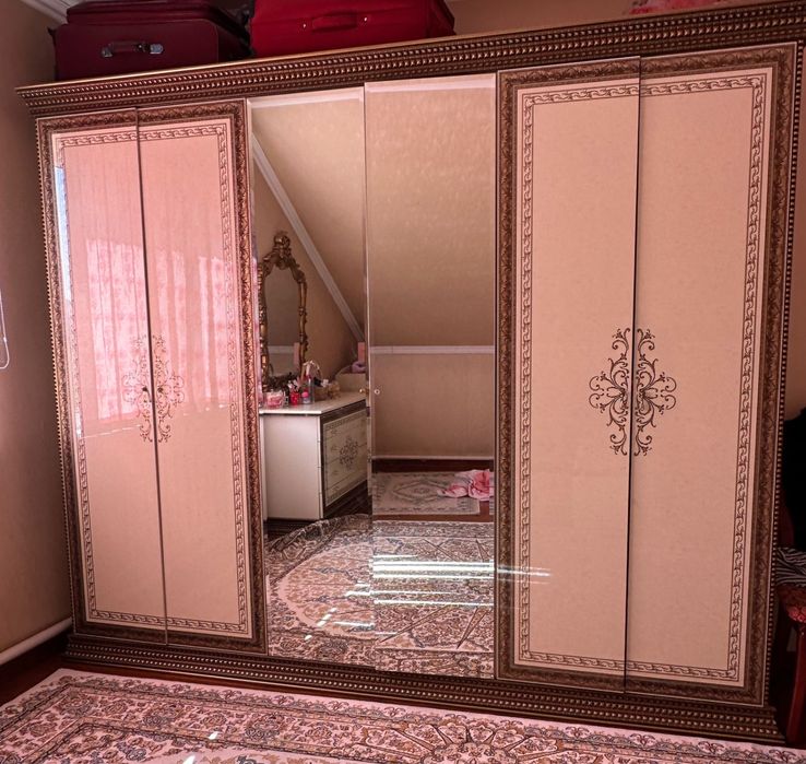 Спальный гарнитур сатылады