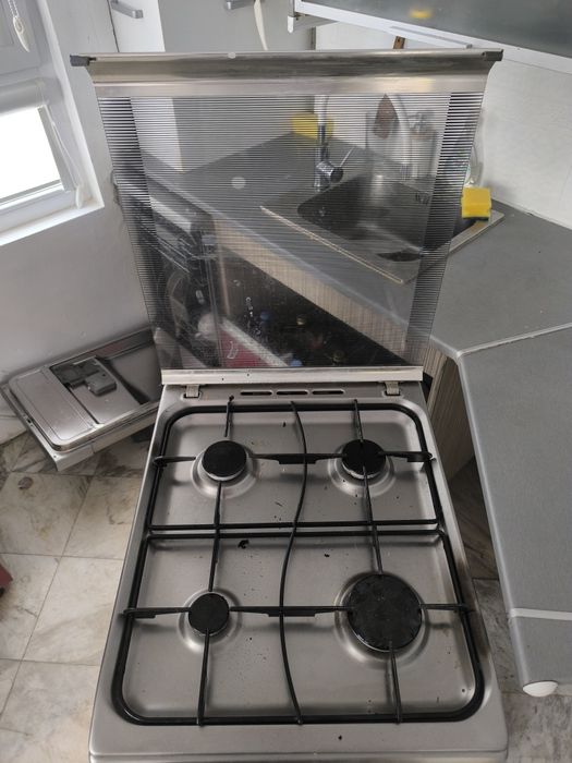 Газова фурна с котлони Indesit