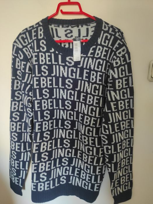 Pulovere, jersee, mărimi diferite, modele diferite, culori diferite.