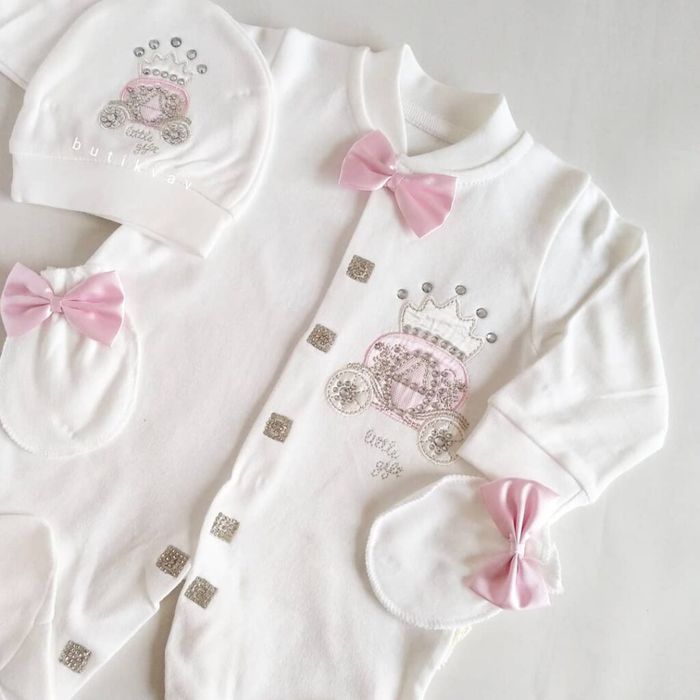 Уникални бебешки дрехи с персонализация