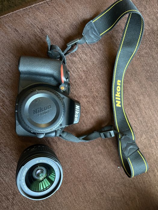 Фотоапарат Nikon D5600 + обектив + допълнителна батерия + чанта