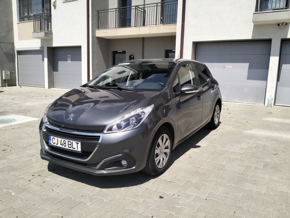 Peugeot 208 • 1.2 PureTech • 2016 • 123.000 km • Euro 6 • Navi