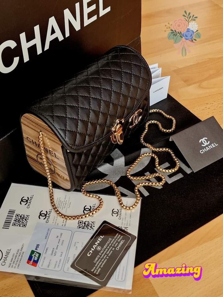 Geanta Chanel new model, logo metalic,etichetă,saculet inclus