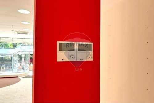 Дава се под наем Магазин в Шумен, Център - 82 кв.м за 1300 € - Снимка #4