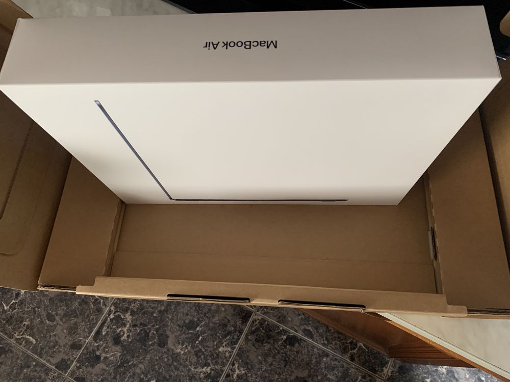 Macbook Air M2 15 " 256 sigilat nou