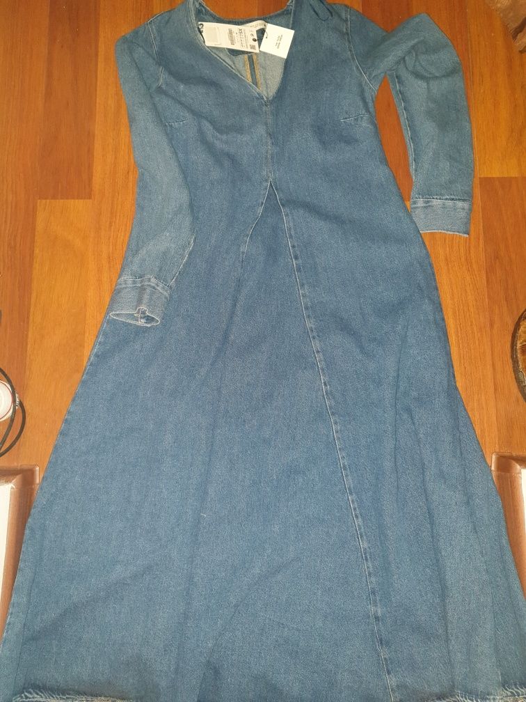 Vand rochie Zara lunga Denim Xs, deosebita, nouă