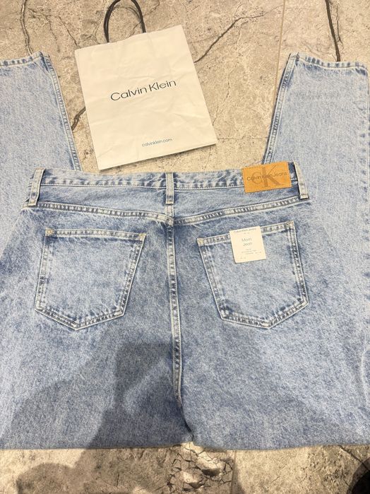 Calvin Klein Mom jeans