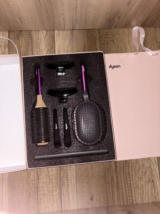 Подаръчен комплект на dyson на супер цена