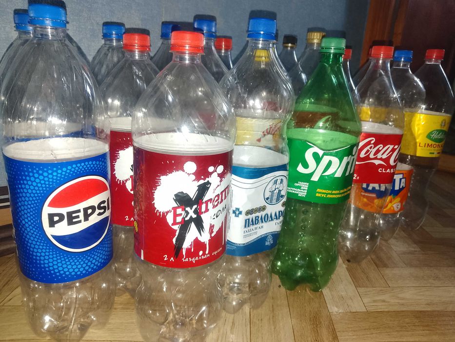 ПРОДАМ ПЛАСТИКОВЫЕ БУТЫЛКИ 2 литровые! Разные. Из под напитков. Чистые