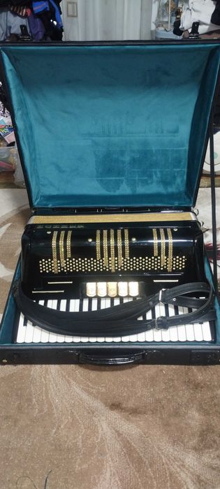 Hohner Virtuola III 120 bași  5 registre +3