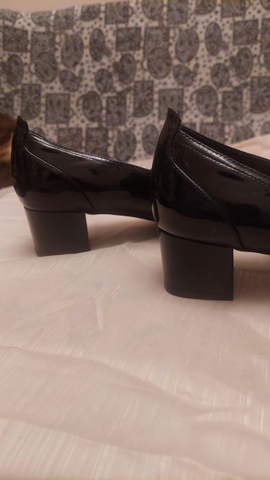 Женские туфли лаковые