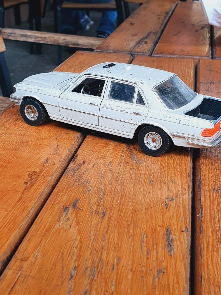 Macheta Auto Mercedes-Benz 450 SEL 1:24 Burago