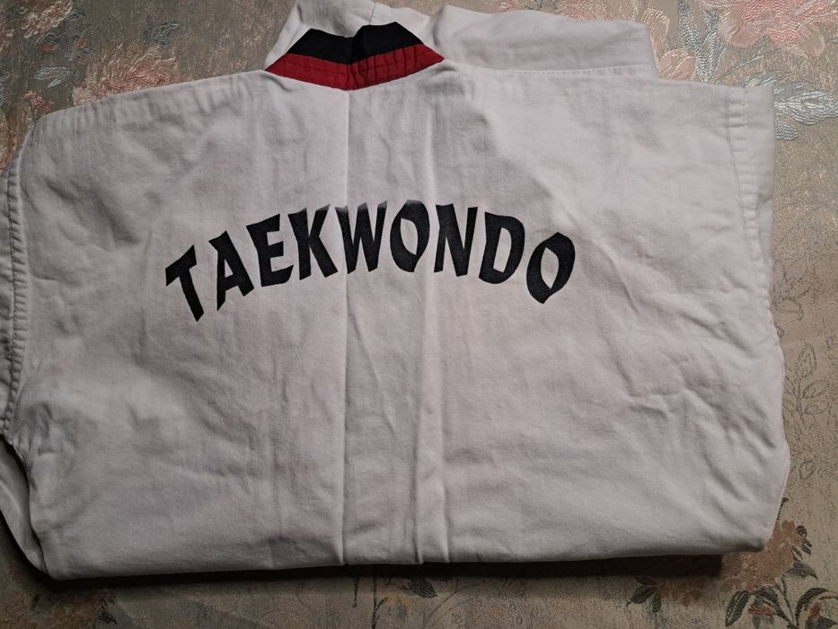 Продаётся кимоно для таеквондо
