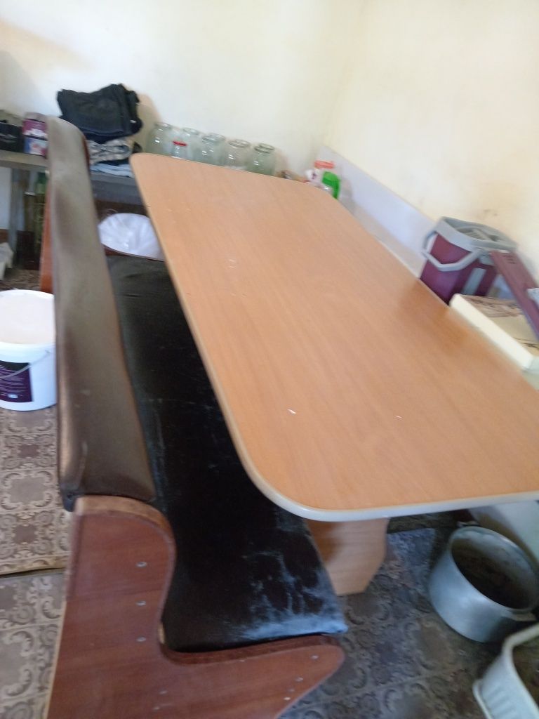 Продам стол и стулья