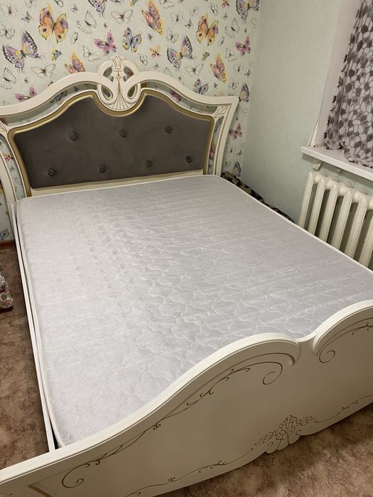 Двухспальная кровать