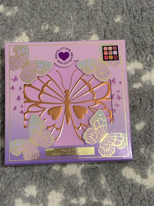 Cosmetice noi ( palete de machiaj )