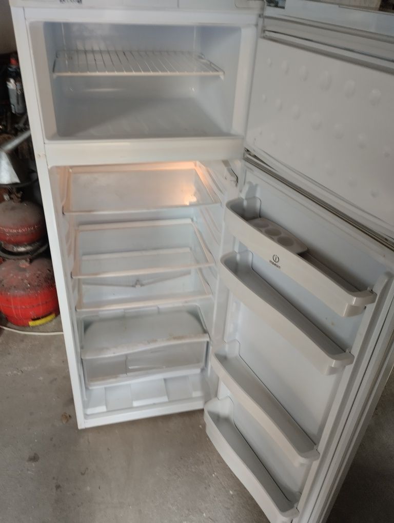 Хладилник Indesit