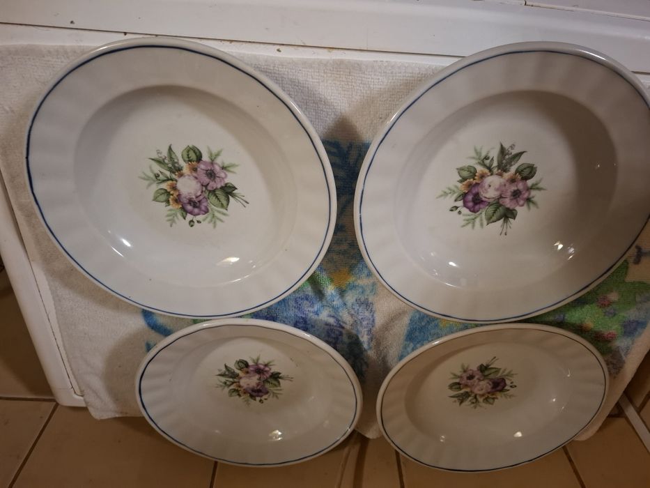 Продавам чинии български порцелан