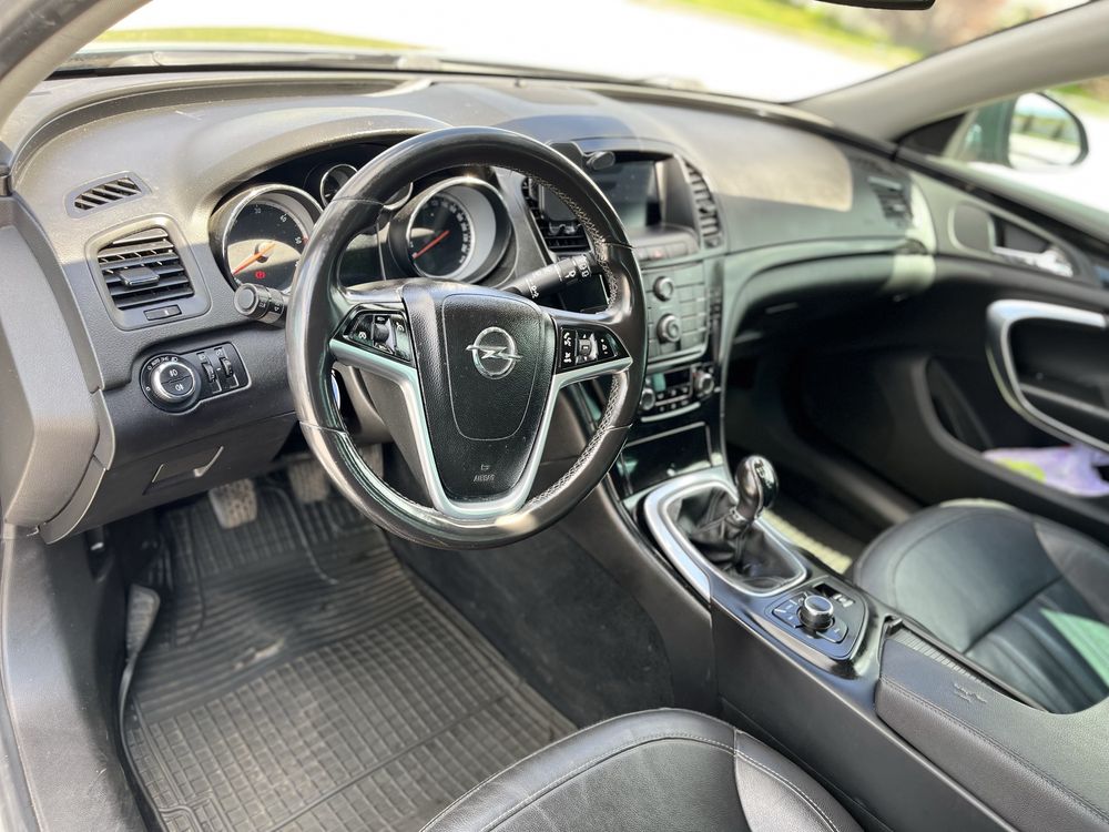 Продавам OPEL INAIGNIA - 2010г ,2.0 ,160 кс.