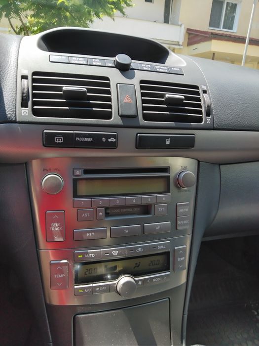 Toyota avensis 2003 -1,8 Benzina