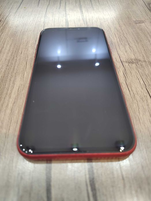 Продава се iPhone XR 64GB