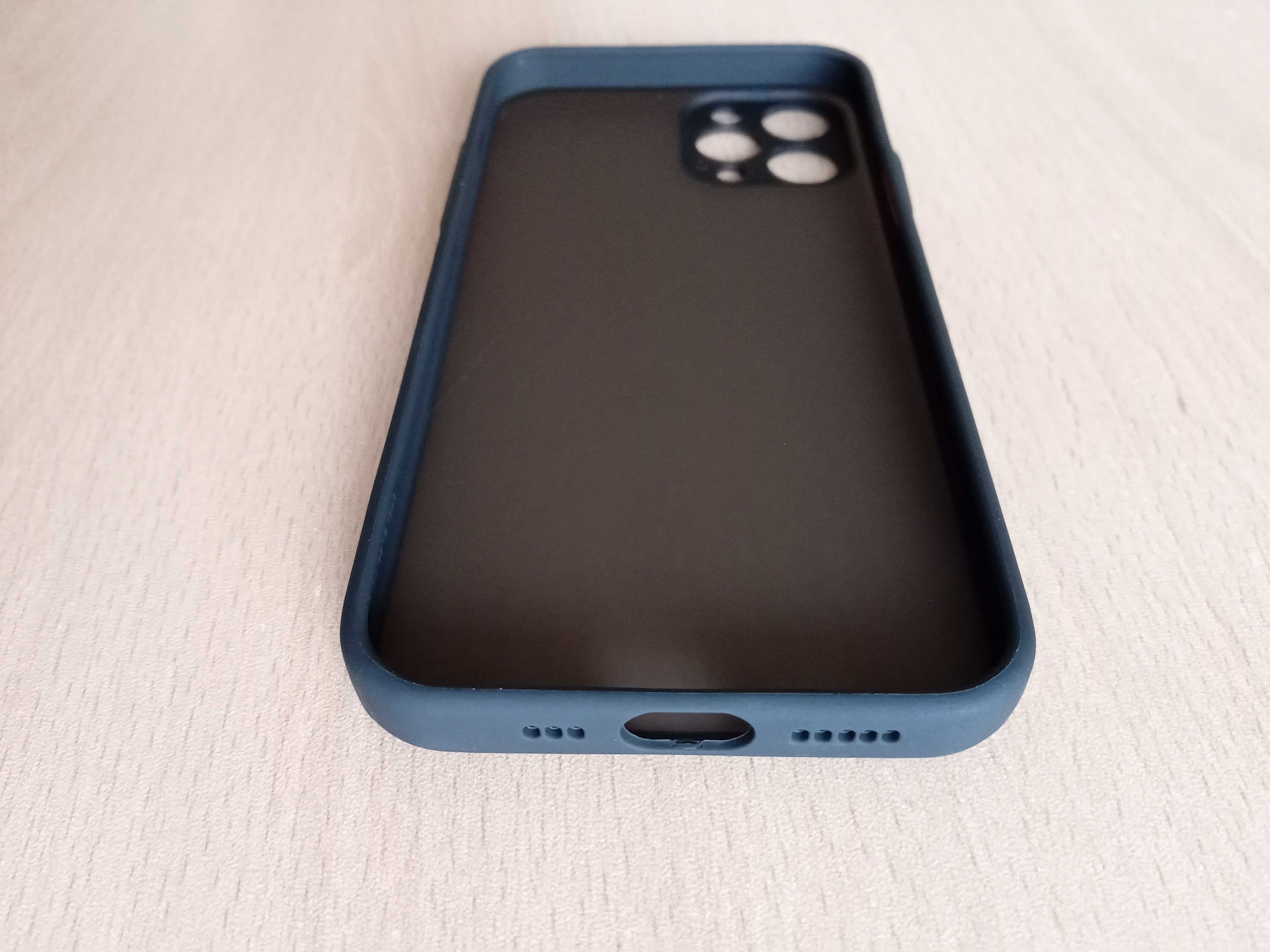 Продавам силиконов гръб и стъклен протектор за iPhone 12Pro